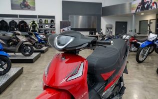 ‘Vua xe số’ 110cc mới của Ý chính thức ra mắt: Thiết kế ‘nét’ hơn Honda Future, trang bị bỏ xa Wave Alpha và RSX, giá rẻ