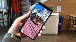 Thực ra, Galaxy S10 cũng chỉ là Bphone 3 nếu như ẩn 