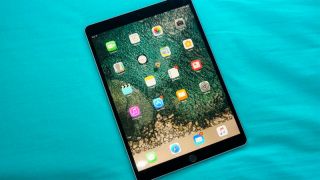 Tung iPad Air mới, Apple vô tình khai tử iPad Pro 10.5” mới ra mắt chưa đầy 2 năm