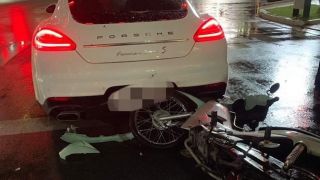 TP HCM: Porsche Panamera Turbo S hư hỏng nặng sau va chạm với Honda Wave Alpha