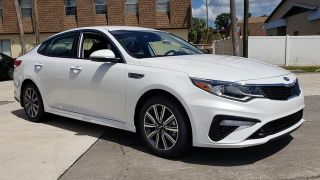 KIA Optima ra mắt phiên bản hoàn toàn mới đẹp long lanh