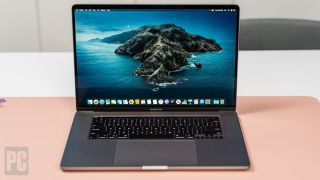 Apple giới thiệu MacBook Pro 16: Bàn phím mới giá từ 2.399USD