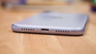 Apple “bị ép” sử dụng cổng USB-C thay cho cổng Lightning trên iPhone 