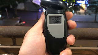 Đánh giá máy đo nồng độ cồn Digital Breath Alcohol Tester: Màn hình LCD chính xác, giá 129.000 đồng