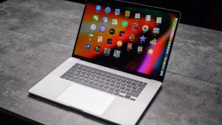 MacBook Pro 16 inch giảm giá sâu chưa từng có: Cháy hàng trên Amazon