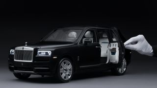 Siêu SUV Rolls-Royce Cullian tung bản thu gọn tỉ lệ 1:8 giống y như thật