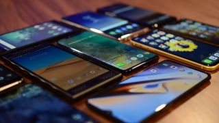 5 mẫu điện thoại giảm giá mạnh nhất 6 tháng đầu 2020: Máy ngon giảm đến 40%