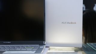FPT Shop lên kệ ASUS VivoBook 14 (M413), laptop tiên phong sử dụng CPU AMD Ryzen 4000