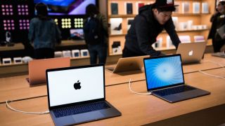 Hai mẫu MacBook đồng loạt giảm giá không phanh: Tiết kiệm tới 10 triệu đồng!