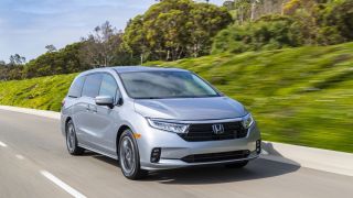 Honda Odyssey 2021 sắp trình làng, tích hợp công nghệ mở cửa không chạm ‘sang, xịn, mịn’