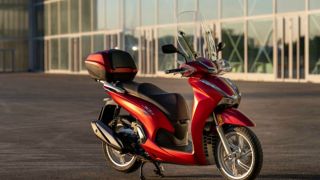 Cận cảnh Honda SH 350i 2021 vừa ra lò: ‘Vua tay ga’ giúp Honda tiếp tục thống trị thị trường
