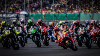 Soi mức lương khủng của các tay đua MotoGP: Valentino Rossi (Yahama) bị kẻ thù số 1 cho ngửi khói