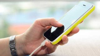 9 mẹo ‘đơn giản’ giúp bạn sạc pin iPhone nhanh hơn