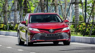 Toyota Camry ưu đãi, giảm giá hàng chục triệu đồng, mức giá mới tại đại lý gây bất ngờ