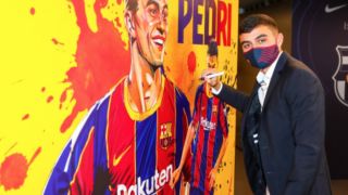 Barca chính thức ký hợp đồng với 'Iniesta mới' với điều khoản chưa từng có