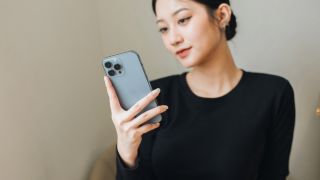 Doanh thu iPhone 13 series tại Việt Nam đạt kỷ lục gần 200 tỷ đồng chỉ trong ngày đầu tiên mở bán