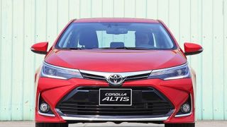 Toyota Corolla Altis 2021 hạ giá kỷ lục 80 triệu, quyết 'lấn át' Honda Civic, Hyundai Elantra!