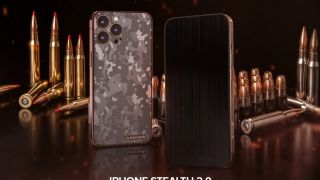iPhone 13 Pro của Caviar có thể đỡ được 2 viên đạn 