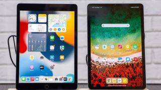 Giá đập hộp iPad 9 trong tháng 2/2022 giảm mạnh, lấn lướt Xiaomi Pad 5, khách Việt áo ào chốt đơn