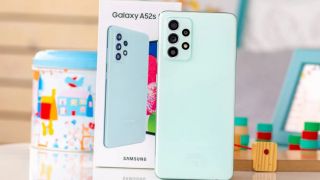 Giá đập hộp Galaxy A52s 5G tháng 3/2022: Tiếp tục giảm sâu, xứng tầm vua tầm trung đe nẹt iPhone SE