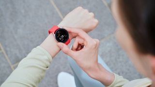 Samsung Galaxy Watch4 tại Việt Nam nhận bản cập nhật mới, hỗ trợ đo huyết áp và ECG