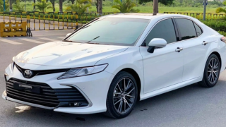 Khách Việt mê mẩn với chiếc Toyota Camry 2022 có giá bán không tưởng khiến Honda Accord ‘giật mình’