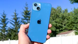 Thực hư iPhone 13 mới cứng, chưa sạc từ Nhật về khiến khách Việt 'phát cuồng' vì giá 'siêu rẻ'