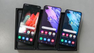 Top 5 smartphone Samsung đáng mua nhất đầu năm 2022: Có cả Samsung Galaxy Z Flip3 5G mới ra mắt