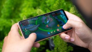 Top 5 smartphone Samsung cấu hình ‘khủng’, hiệu năng mạnh mẽ, pin ‘trâu’ hỗ trợ chơi game tốt nhất