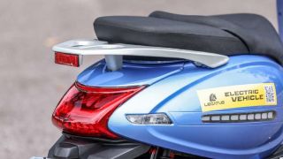 Honda Vision 'nao núng' trước mẫu xe máy điện mới: Thiết kế cổ điển hút mắt, giá bán hứa hẹn gây sốt