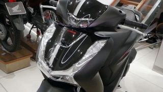 Giá xe Honda SH 2022 tiếp tục lập đỉnh mới, bao giờ mới chấm dứt tình trạng khan hàng, đội giá?