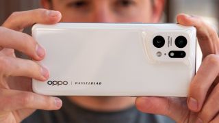 Giải mã sức hút của OPPO Find X5 Pro 5G: ‘Chặt đẹp’ cả Samsung Galaxy Z Fold 3 lẫn iPhone 13 Pro Max