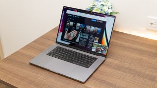 Bảng giá MacBook tháng 8/2022: MacBook Air M1 chạm mốc 24 triệu, Pro M2 đã ‘hạ nhiệt’