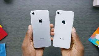 Giá iPhone 8 tháng 8/2022: Rẻ như Nokia  X10 mới, vẫn còn được hỗ trợ iOS 16 hạ gục khách Việt