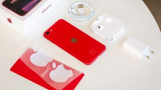 iPhone SE 2020 giá chỉ hơn 4 triệu đồng, mạnh ngang iPhone 11 hút hồn khách Việt, Galaxy A23 lo lắng