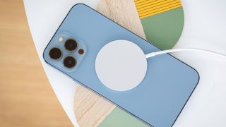Giá iPhone 13 Pro Max rẻ nhất khách Việt có thể mua trong tháng 10/2022