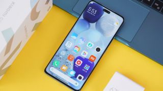 Mở hộp, cảm nhận Xiaomi CIVI 2: Giá rẻ, màn hình đẹp hơn iPhone 14 Pro Max