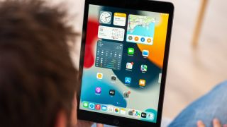 Giá iPad Gen 9 rẻ nhất tháng 10, khách Việt có thể mua