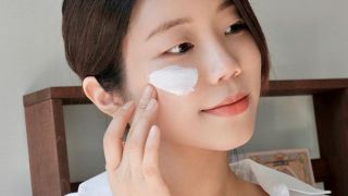Bác sĩ da liễu tiết lộ bí quyết sở hữu làn da ‘trẻ mãi không già’
