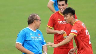 Tin nóng V.League 24/10: Trụ cột ĐT Việt Nam nhận quà từ HLV Park Hang-seo