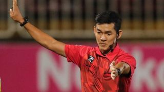 Tin nóng V.League 30/10: Trọng tài 'thiên vị' HAGL bị VFF phạt nặng