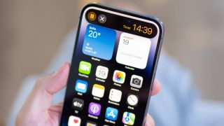 Apple khiến người dùng thích thú với một tính năng mới trên iOS 16.2