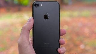 Giá iPhone 7 mới nhất tháng 11, tiếp tục đà giảm, không hỗ trợ iOS 16