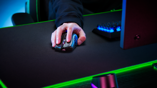 SỰ TRỞ LẠI CỦA VỊ VUA MMO VÀ TỐT HƠN BAO GIỜ HẾT: RAZER RA MẮT RAZER NAGA V2 PRO MỚI