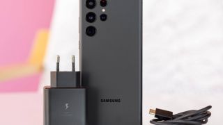 Giá Galaxy S22 Ultra tháng 12, giảm cháy sàn, rẻ đến mức đè bẹp iPhone 14 Plus