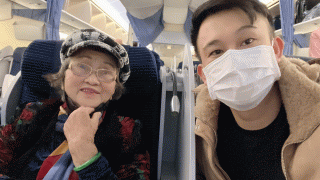 Dương Triệu Vũ đăng clip chia sẻ về tình hình sức khỏe hiện tại của mẹ 
