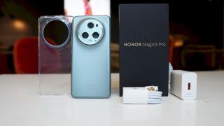 Trên tay Honor Magic 5 Pro: Bộ 3 camera 50MP đẳng cấp, thiết kế mỏng nhẹ cạnh tranh với iPhone 14 Pr