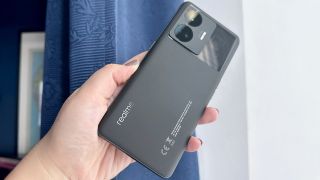 Realme GT3 – điện thoại đầu tiên hỗ trợ sạc 240W ra mắt toàn cầu