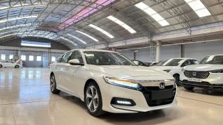 ‘Kẻ thách thức’ Toyota Camry và Kia K5 giảm giá sâu chưa từng có, cơ hội vàng cho khách Việt tậu xe