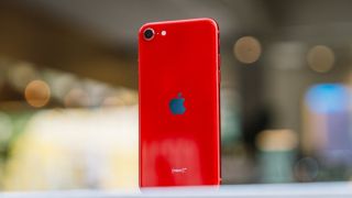 Giá đập hộp iPhone SE 2022 chính hãng VN/A chạm mốc 10 triệu, ‘phá đảo’ phân khúc tầm trung